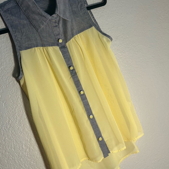 Love J 💋Yellow & Gray Denim Sleeveless Button-Up Top - Picture 2 of 3
